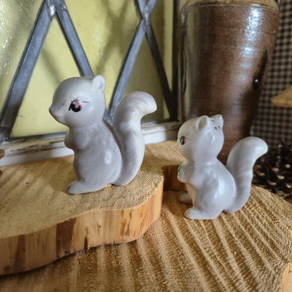 Vintage Japan Salt & Pepper Shakers Set - Cute Grey Squirrels - Picture 8 of 12